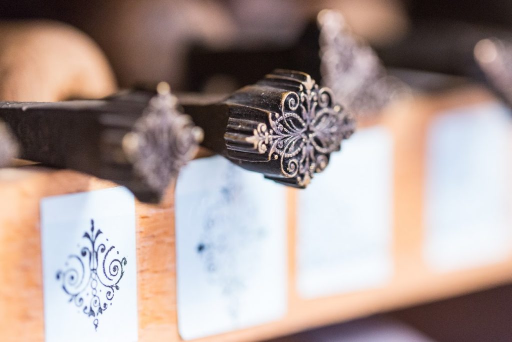 dorure-a-chaud-feuille-or-livre-artisanal dorure-a-chaud-feuille-or-livre-artisanal